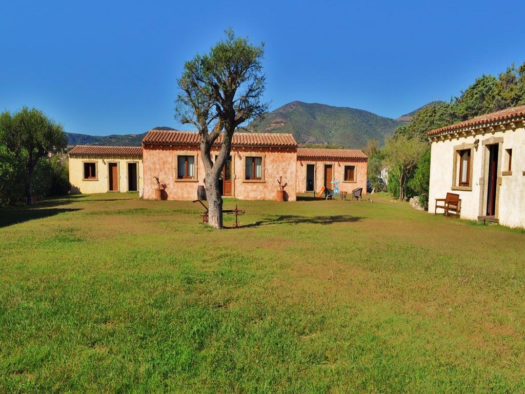 B&B Pubulos Олбия Екстериор снимка