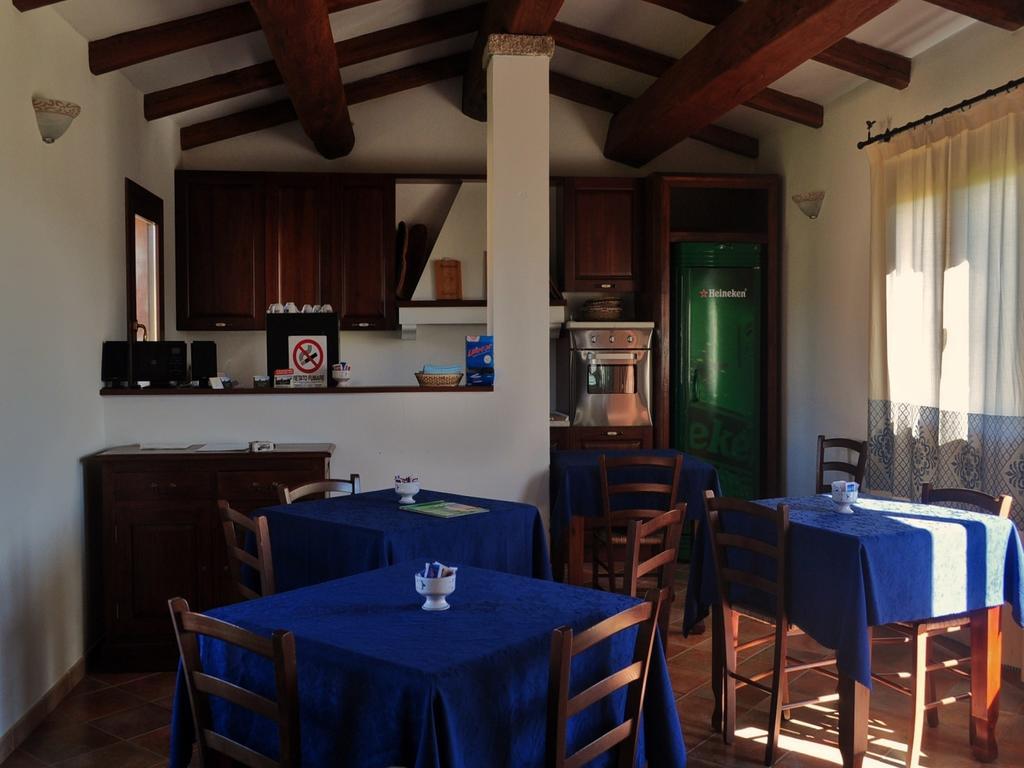 B&B Pubulos Олбия Екстериор снимка