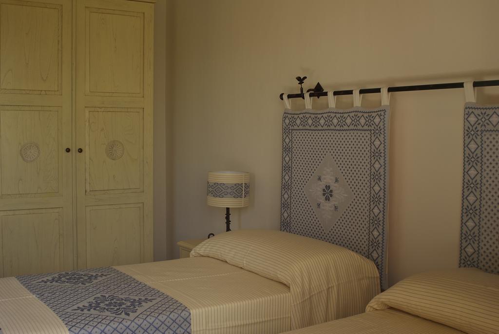 B&B Pubulos Олбия Екстериор снимка