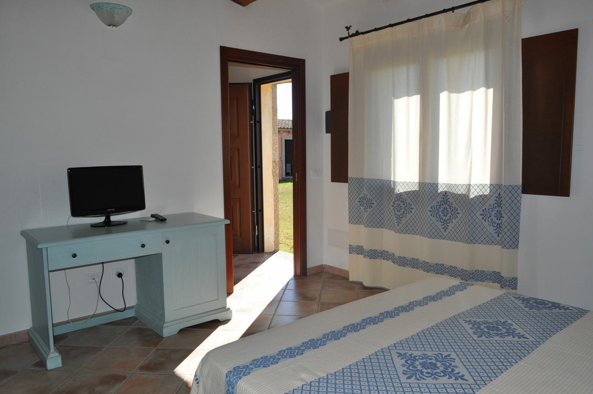 B&B Pubulos Олбия Екстериор снимка